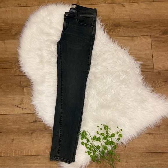 FREE PEOPLE Faded Black Mid-Rise Skinny Jeans - Picture 5 of 8
